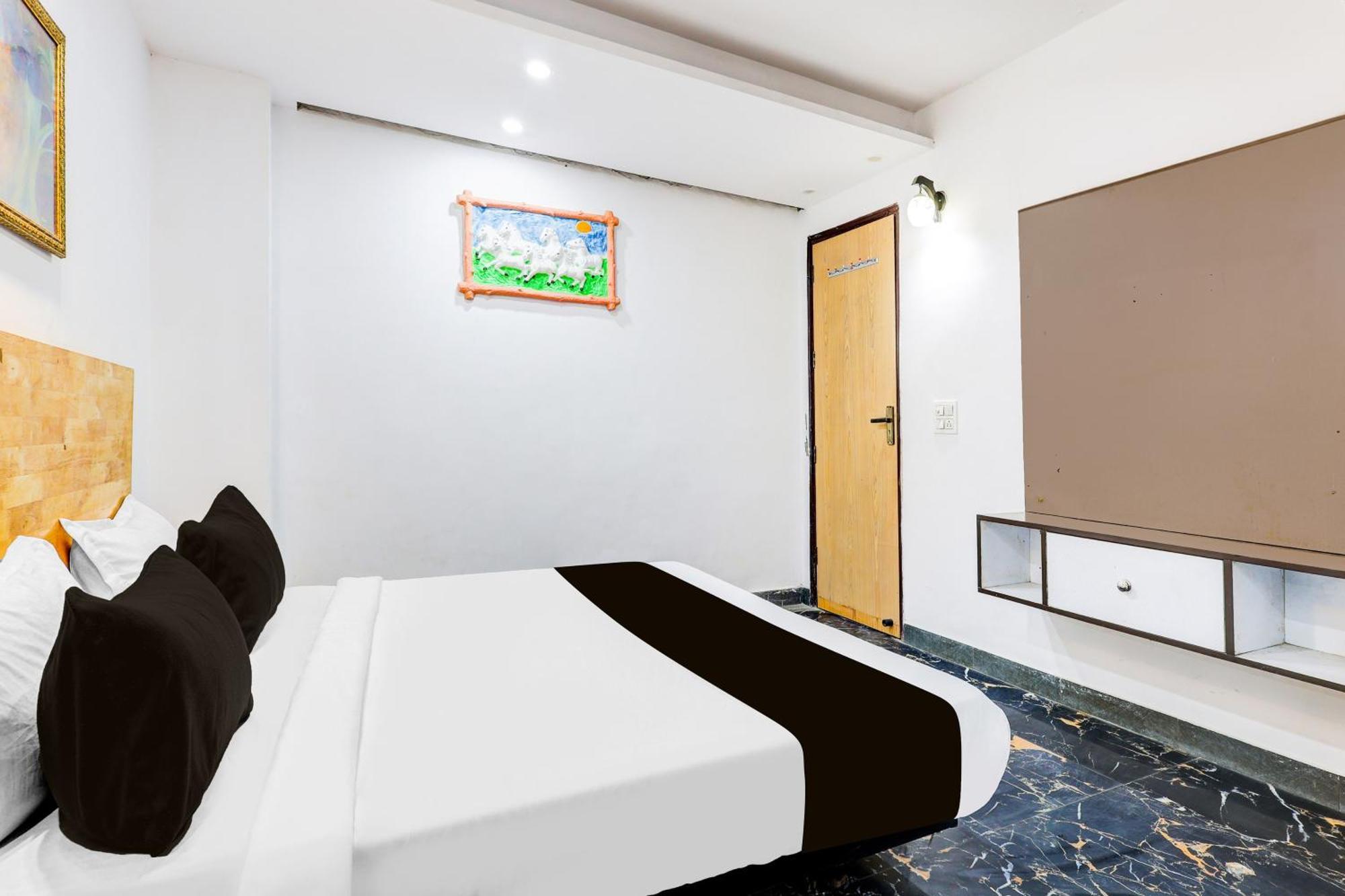 Hotel O Hari Nagar Ashram *